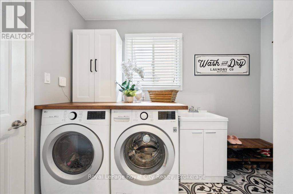 












9 KORTRIGHT ROAD E

,
Guelph (Kortright East),




Ontario
N1G4C8

