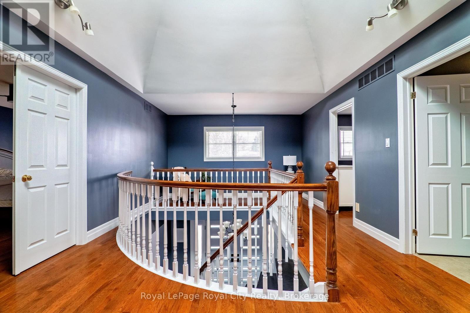 












9 KORTRIGHT ROAD E

,
Guelph (Kortright East),




Ontario
N1G4C8

