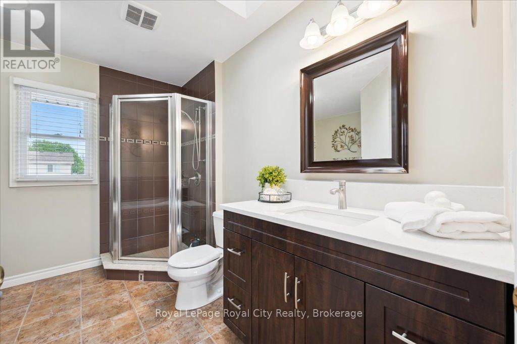 












9 KORTRIGHT ROAD E

,
Guelph (Kortright East),




Ontario
N1G4C8

