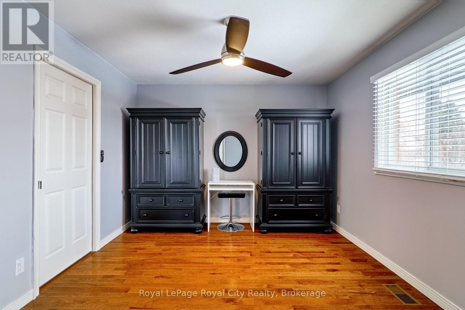 












9 KORTRIGHT ROAD E

,
Guelph (Kortright East),




Ontario
N1G4C8

