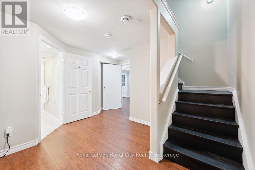 












9 KORTRIGHT ROAD E

,
Guelph (Kortright East),




Ontario
N1G4C8

