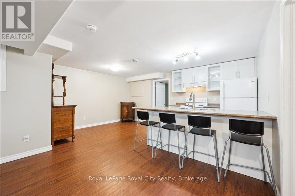 












9 KORTRIGHT ROAD E

,
Guelph (Kortright East),




Ontario
N1G4C8

