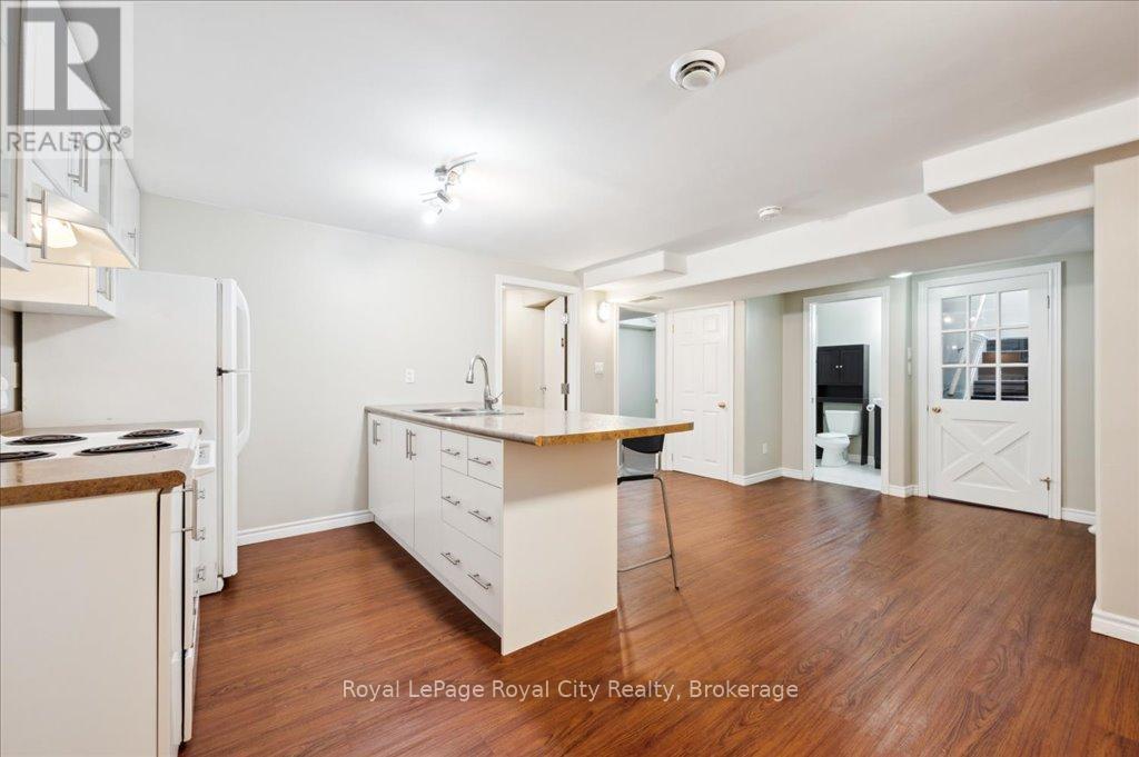 












9 KORTRIGHT ROAD E

,
Guelph (Kortright East),




Ontario
N1G4C8

