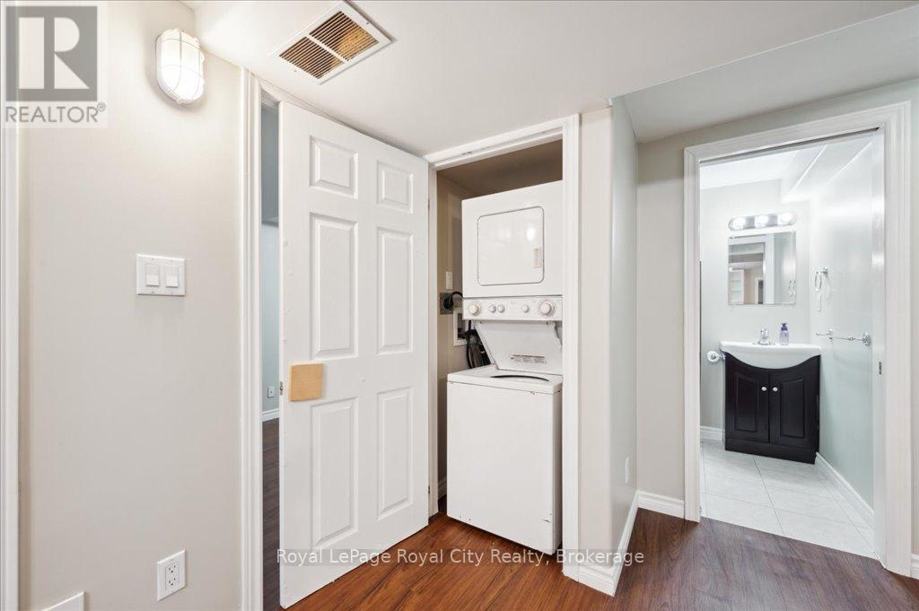 












9 KORTRIGHT ROAD E

,
Guelph (Kortright East),




Ontario
N1G4C8

