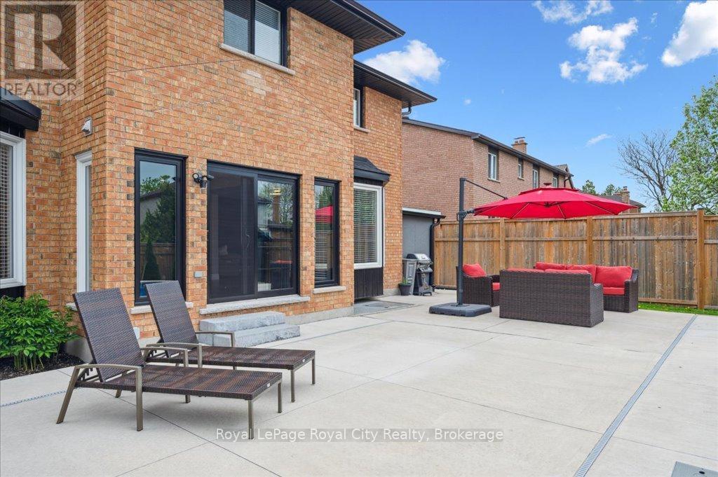 












9 KORTRIGHT ROAD E

,
Guelph (Kortright East),




Ontario
N1G4C8

