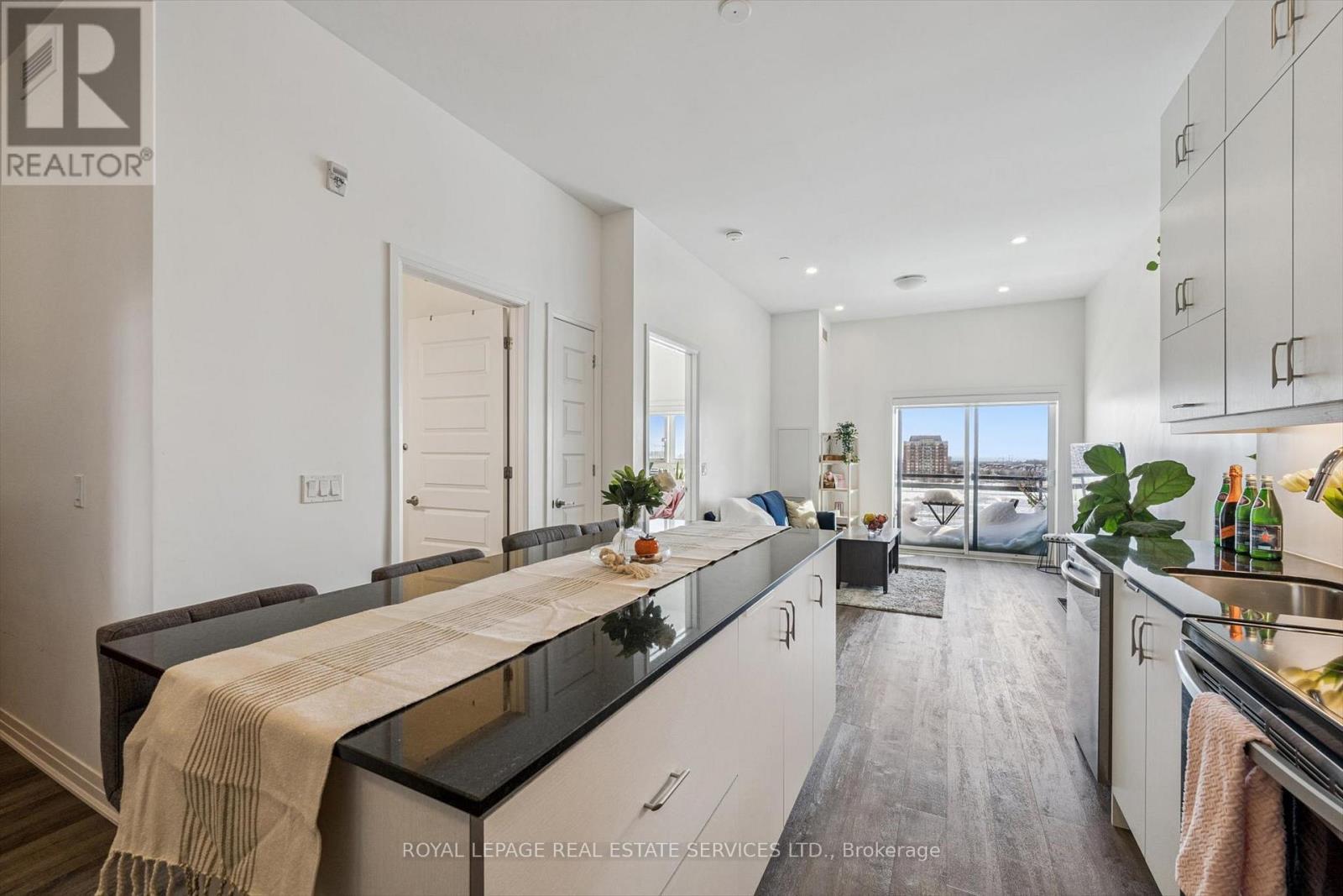 












621 - 102 GROVEWOOD COMMON

,
Oakville,




Ontario
L6H0X2

