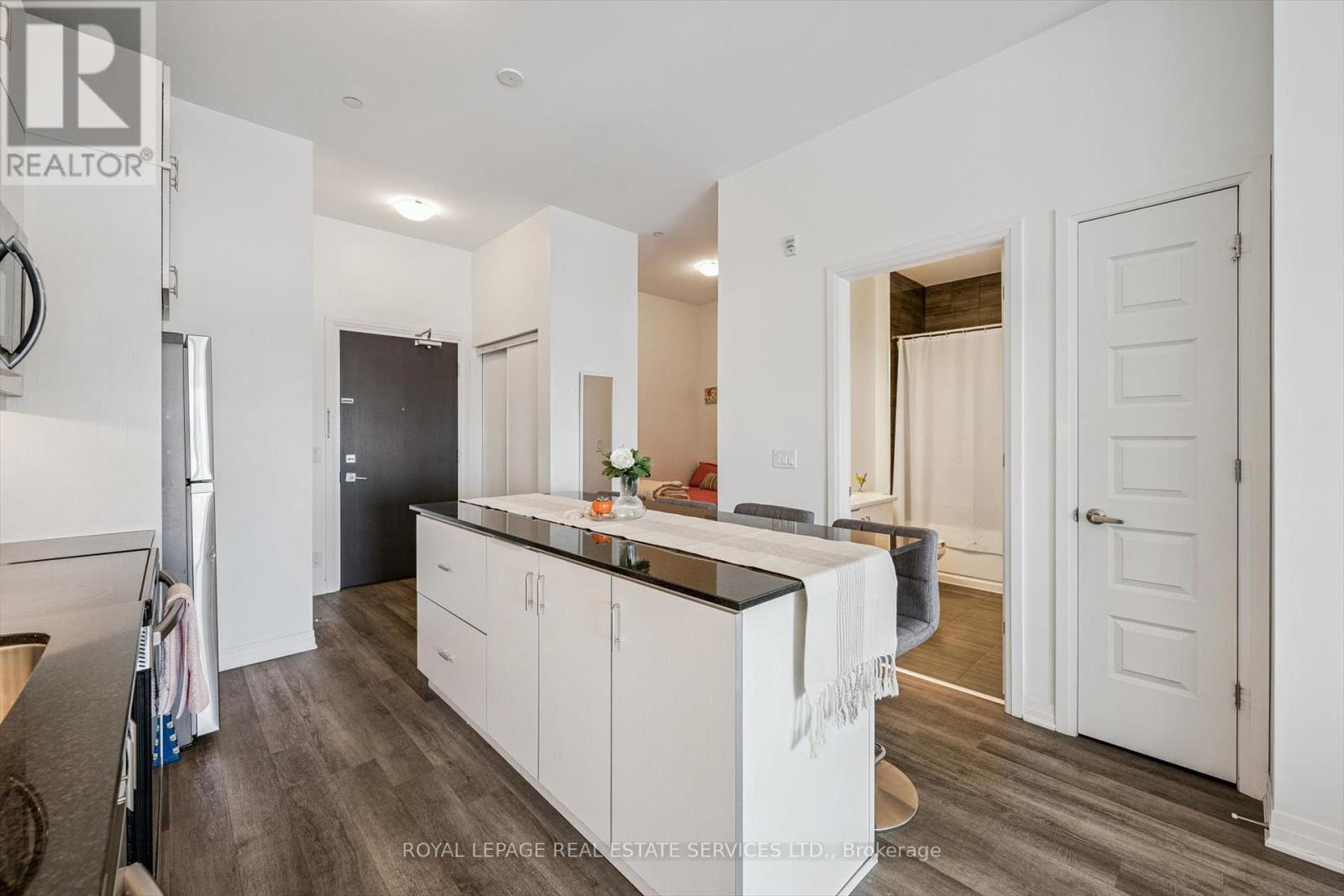 












621 - 102 GROVEWOOD COMMON

,
Oakville,




Ontario
L6H0X2

