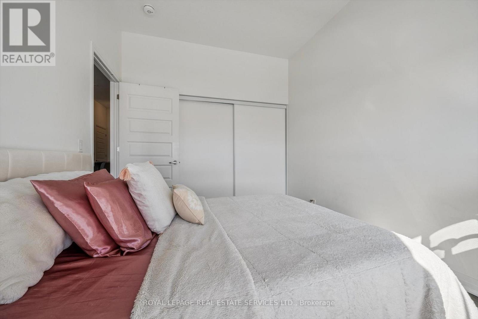 












621 - 102 GROVEWOOD COMMON

,
Oakville,




Ontario
L6H0X2

