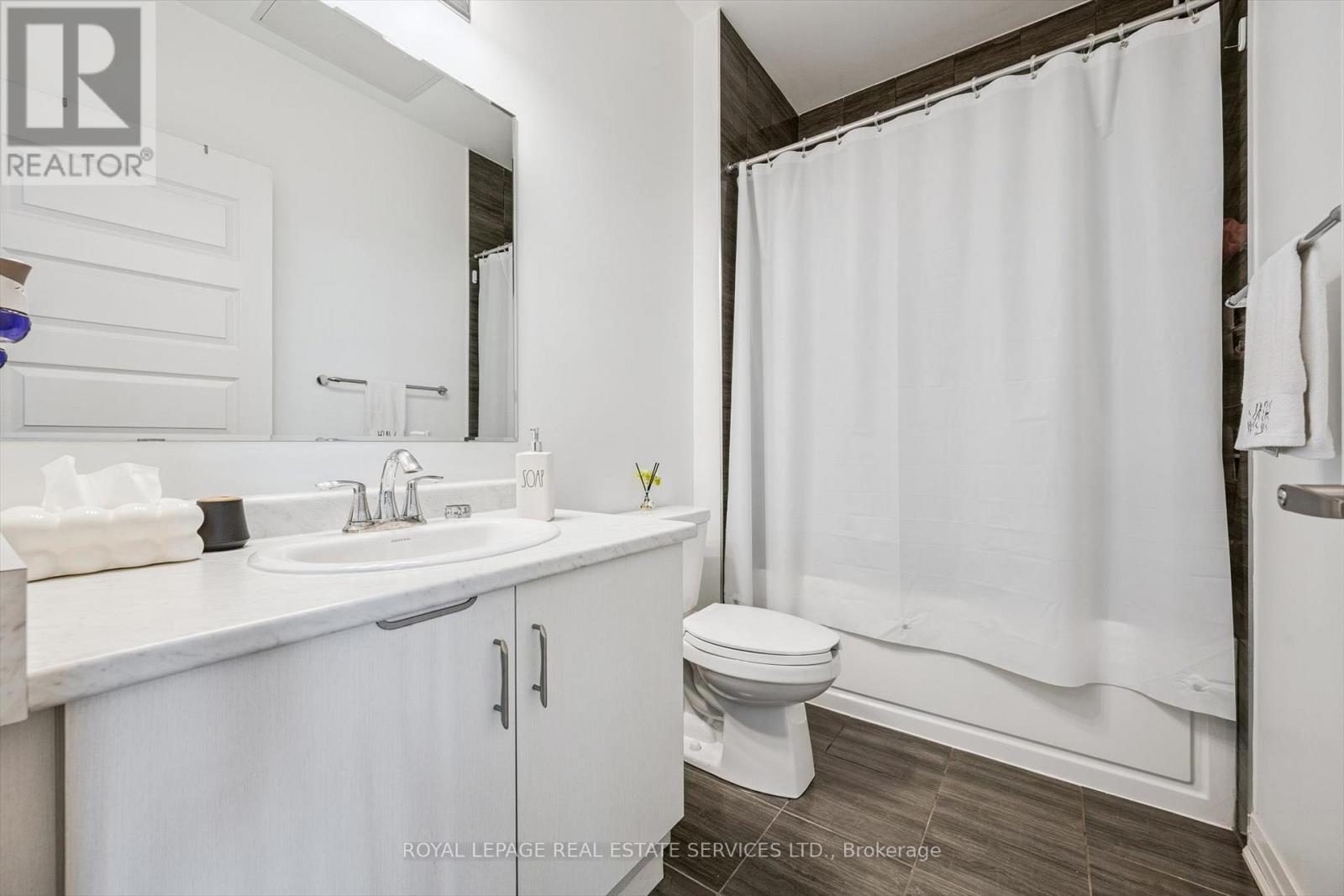 












621 - 102 GROVEWOOD COMMON

,
Oakville,




Ontario
L6H0X2

