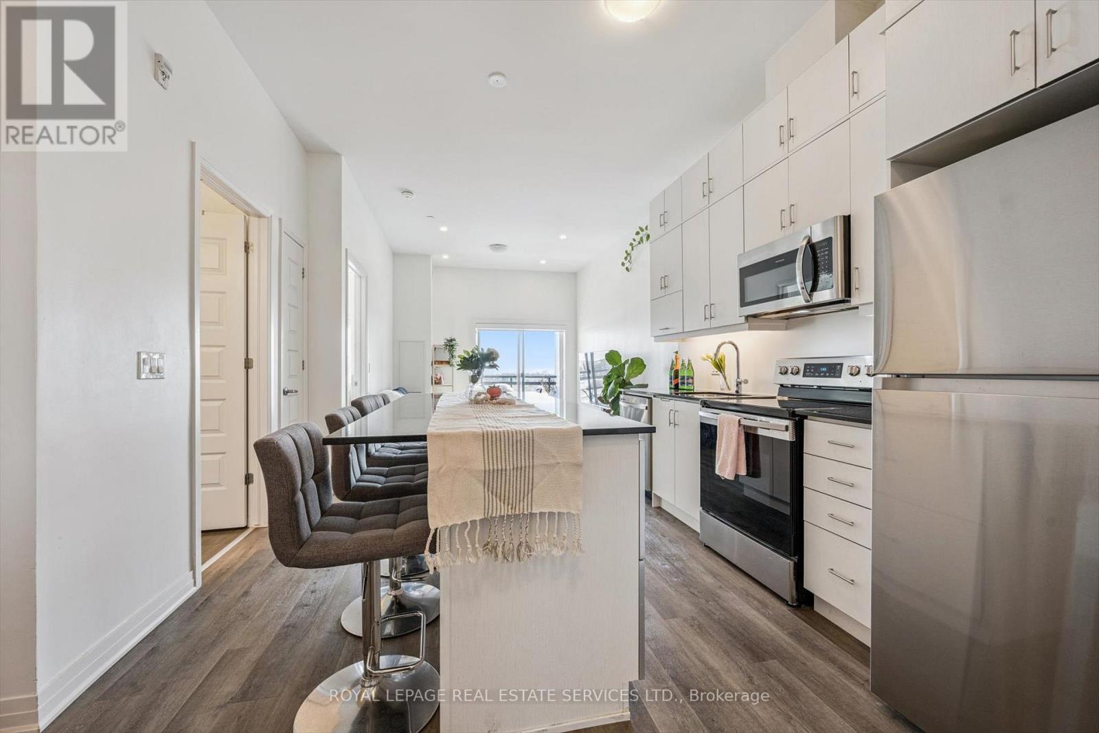 












621 - 102 GROVEWOOD COMMON

,
Oakville,




Ontario
L6H0X2

