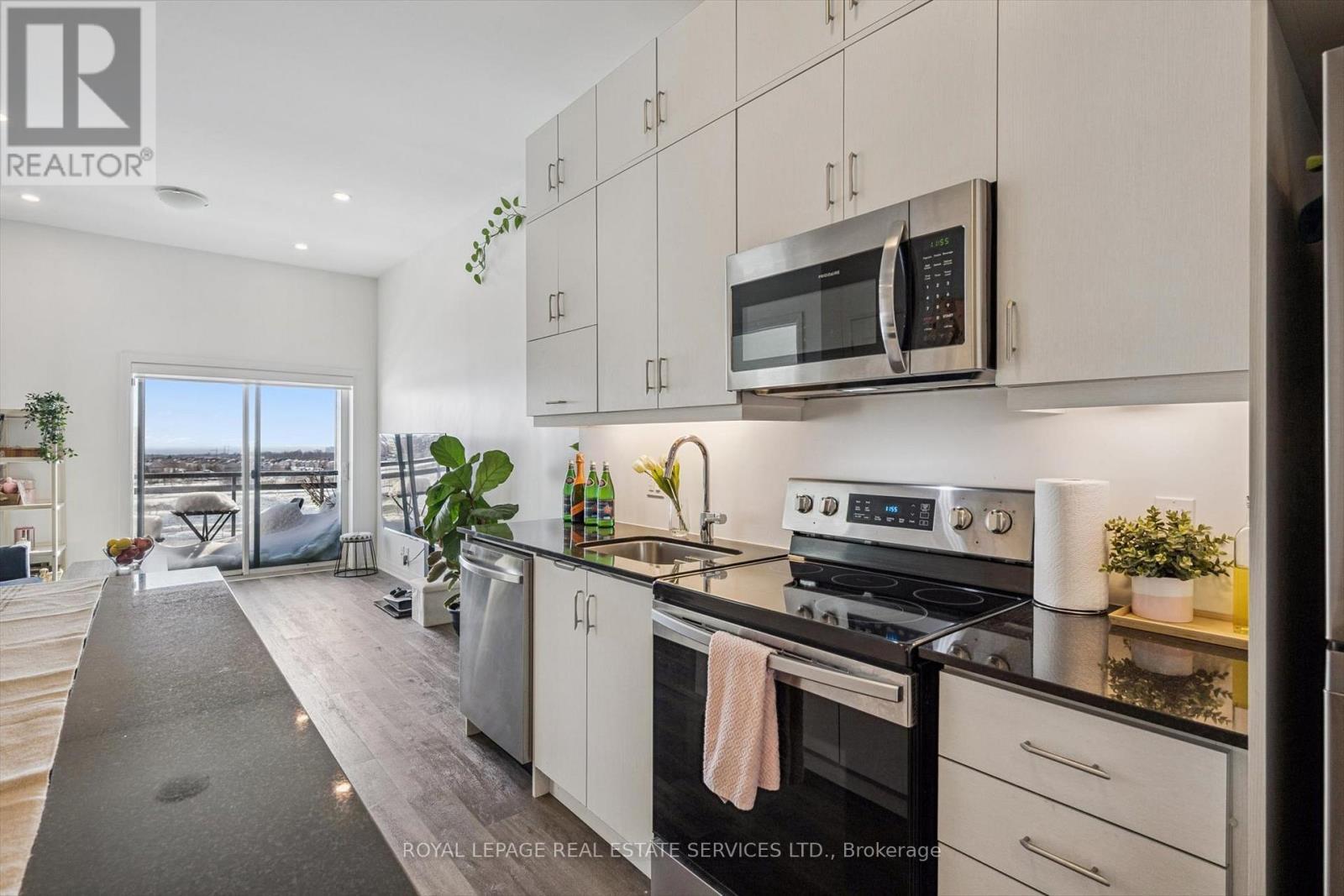 












621 - 102 GROVEWOOD COMMON

,
Oakville,




Ontario
L6H0X2

