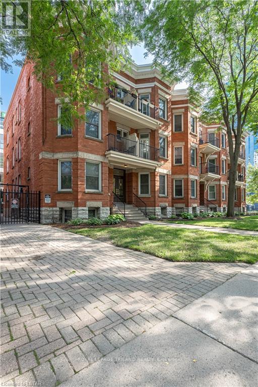 












301 - 275 QUEENS AVENUE

,
London East (East F),




Ontario
N6B1X2

