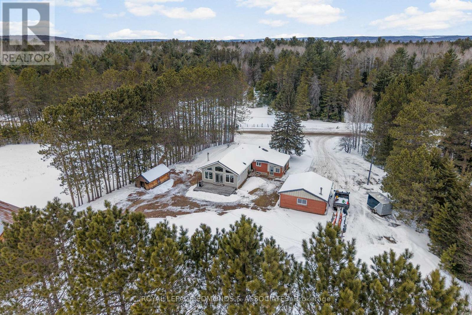 












125 BEAR TRAIL ROAD

,
Killaloe, Hagarty and Richards,




Ontario
K0J2A0

