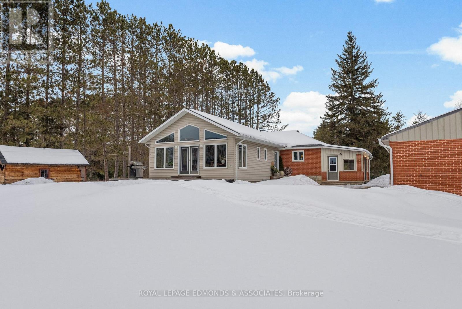 












125 BEAR TRAIL ROAD

,
Killaloe, Hagarty and Richards,




Ontario
K0J2A0

