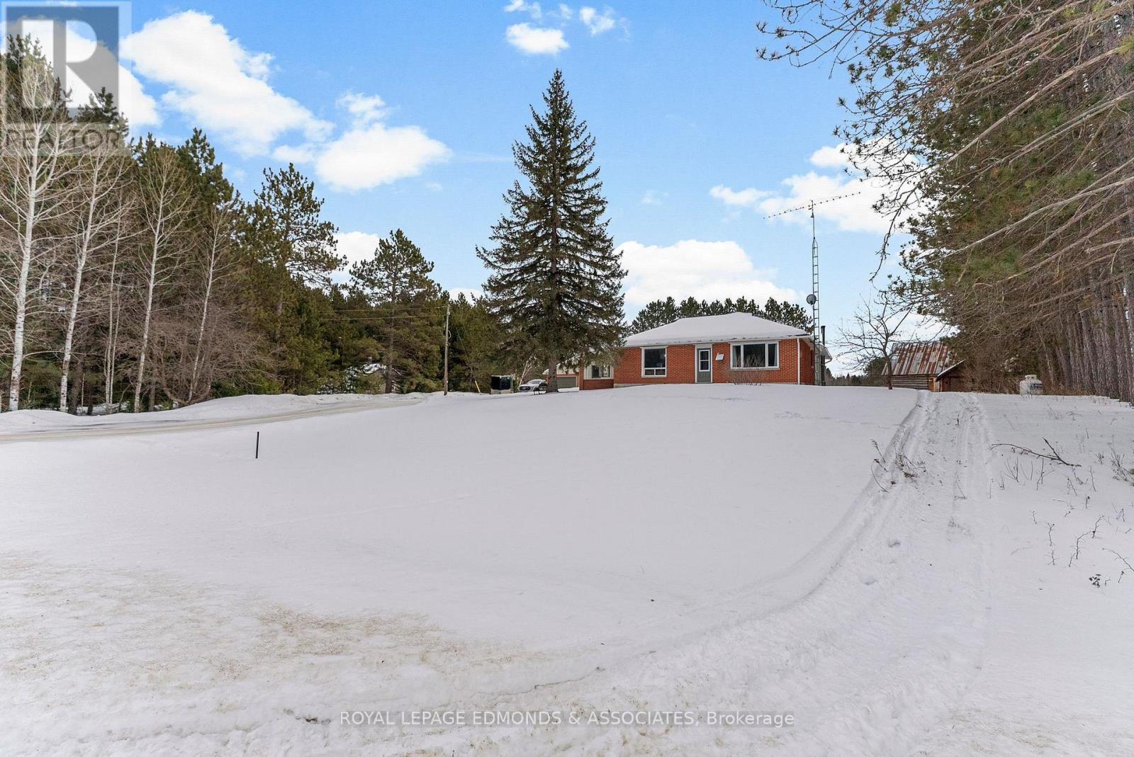 












125 BEAR TRAIL ROAD

,
Killaloe, Hagarty and Richards,




Ontario
K0J2A0

