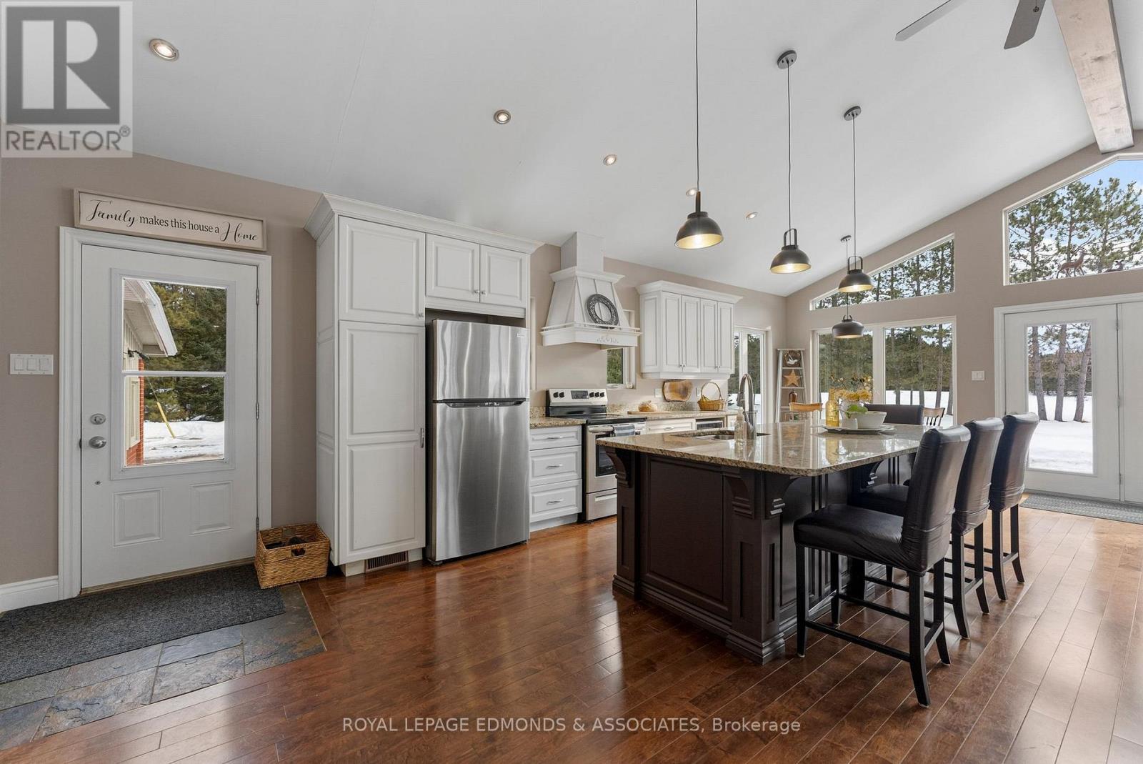 












125 BEAR TRAIL ROAD

,
Killaloe, Hagarty and Richards,




Ontario
K0J2A0

