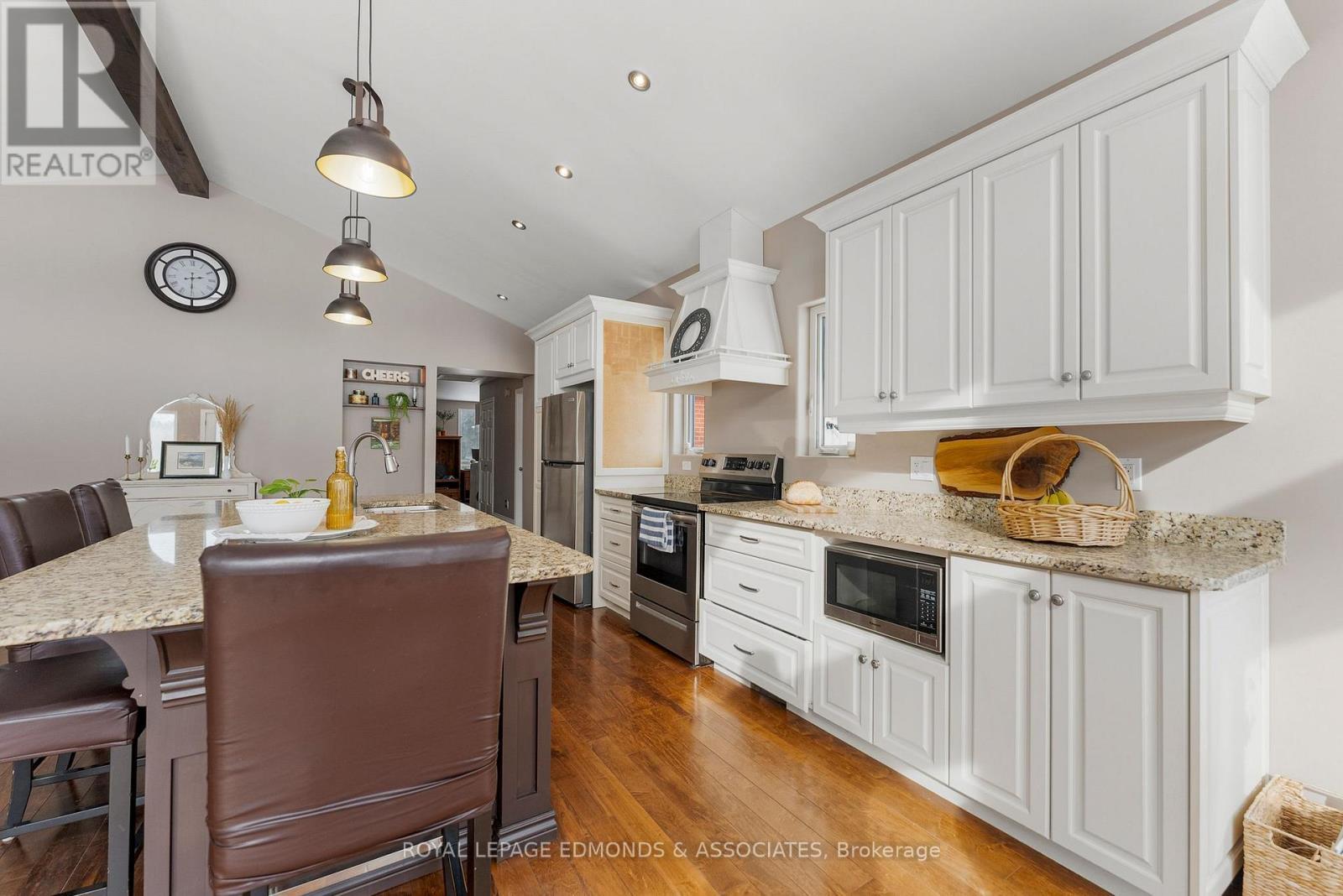 












125 BEAR TRAIL ROAD

,
Killaloe, Hagarty and Richards,




Ontario
K0J2A0

