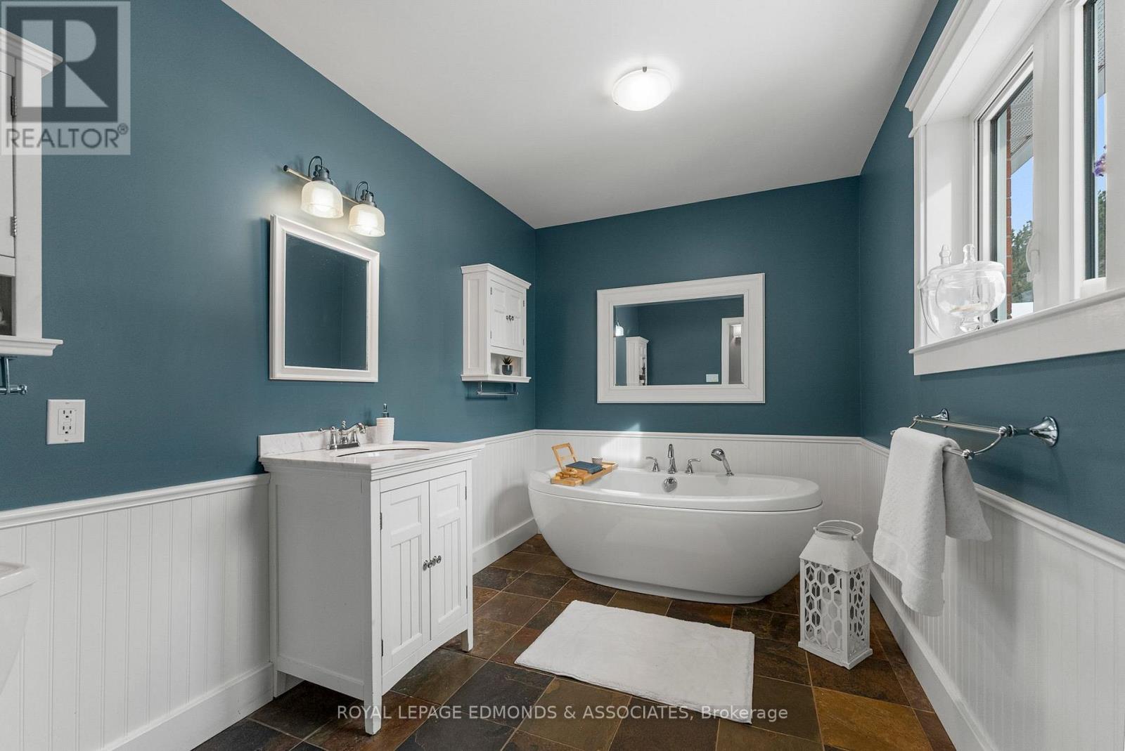 












125 BEAR TRAIL ROAD

,
Killaloe, Hagarty and Richards,




Ontario
K0J2A0

