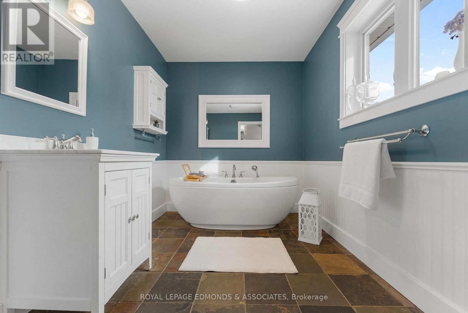 












125 BEAR TRAIL ROAD

,
Killaloe, Hagarty and Richards,




Ontario
K0J2A0

