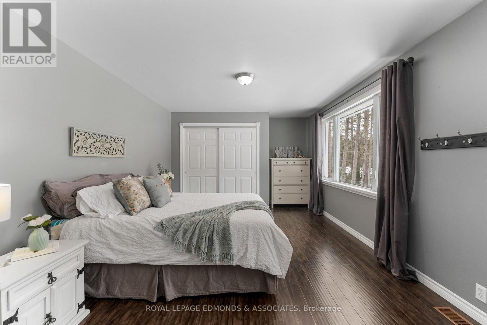 












125 BEAR TRAIL ROAD

,
Killaloe, Hagarty and Richards,




Ontario
K0J2A0

