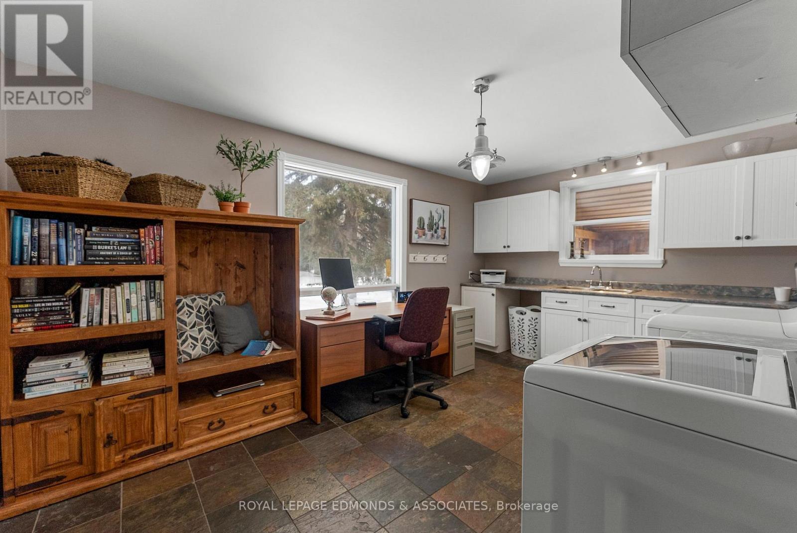 












125 BEAR TRAIL ROAD

,
Killaloe, Hagarty and Richards,




Ontario
K0J2A0

