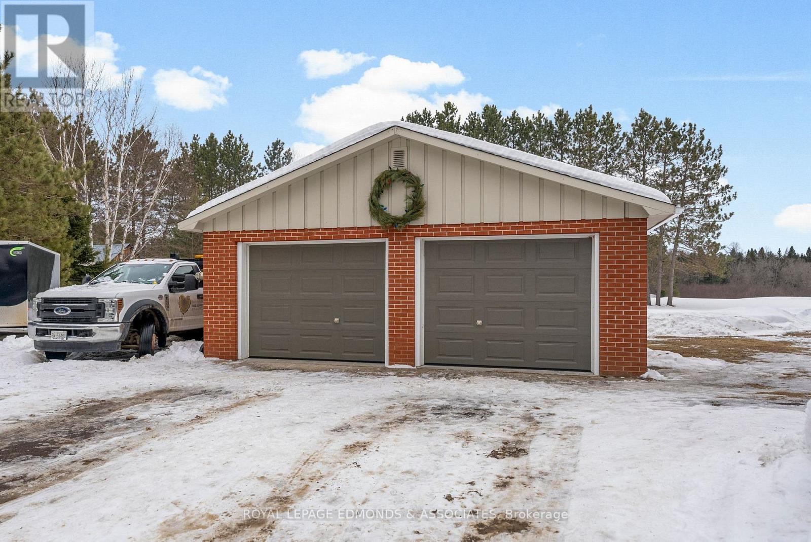 












125 BEAR TRAIL ROAD

,
Killaloe, Hagarty and Richards,




Ontario
K0J2A0

