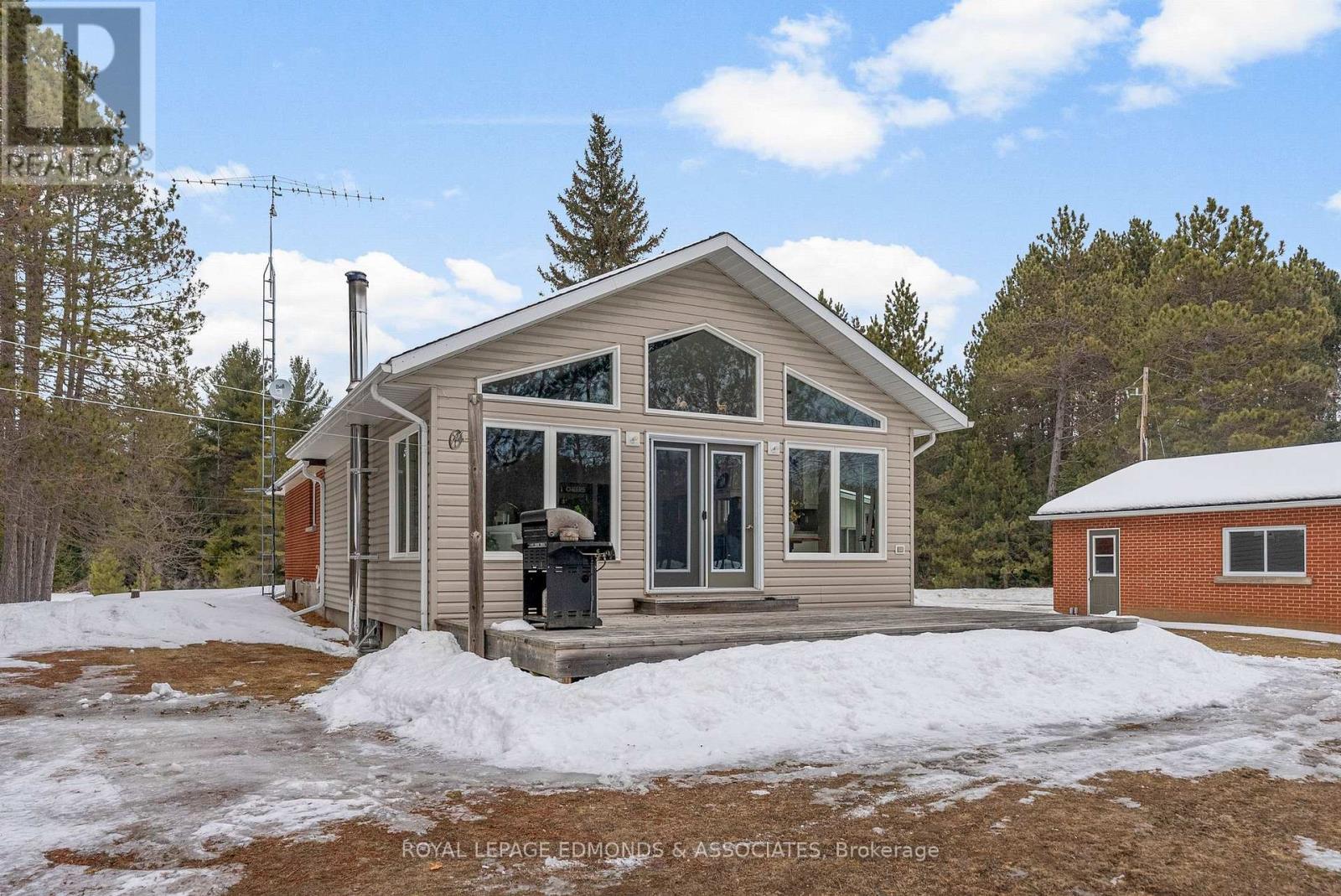 












125 BEAR TRAIL ROAD

,
Killaloe, Hagarty and Richards,




Ontario
K0J2A0

