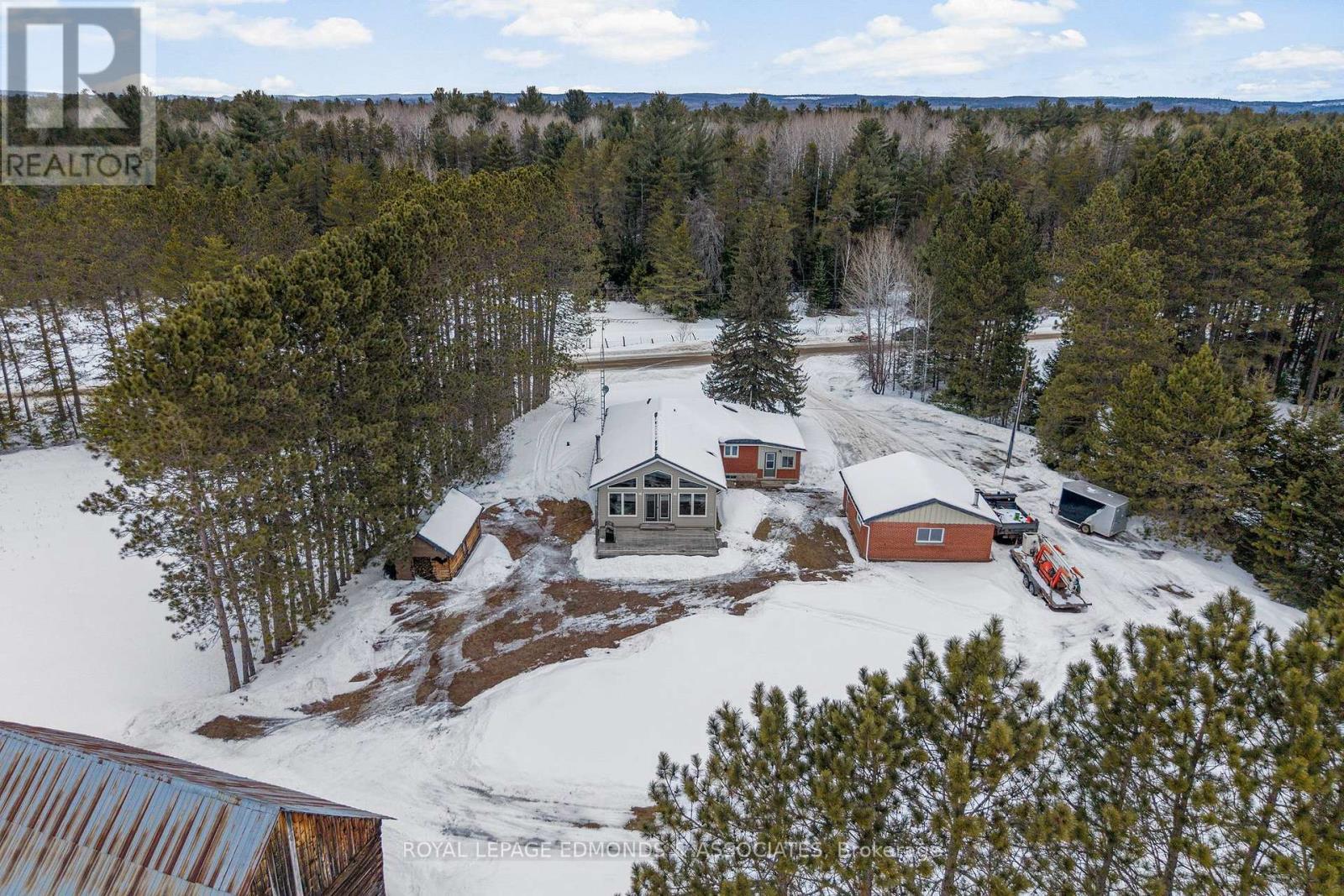 












125 BEAR TRAIL ROAD

,
Killaloe, Hagarty and Richards,




Ontario
K0J2A0

