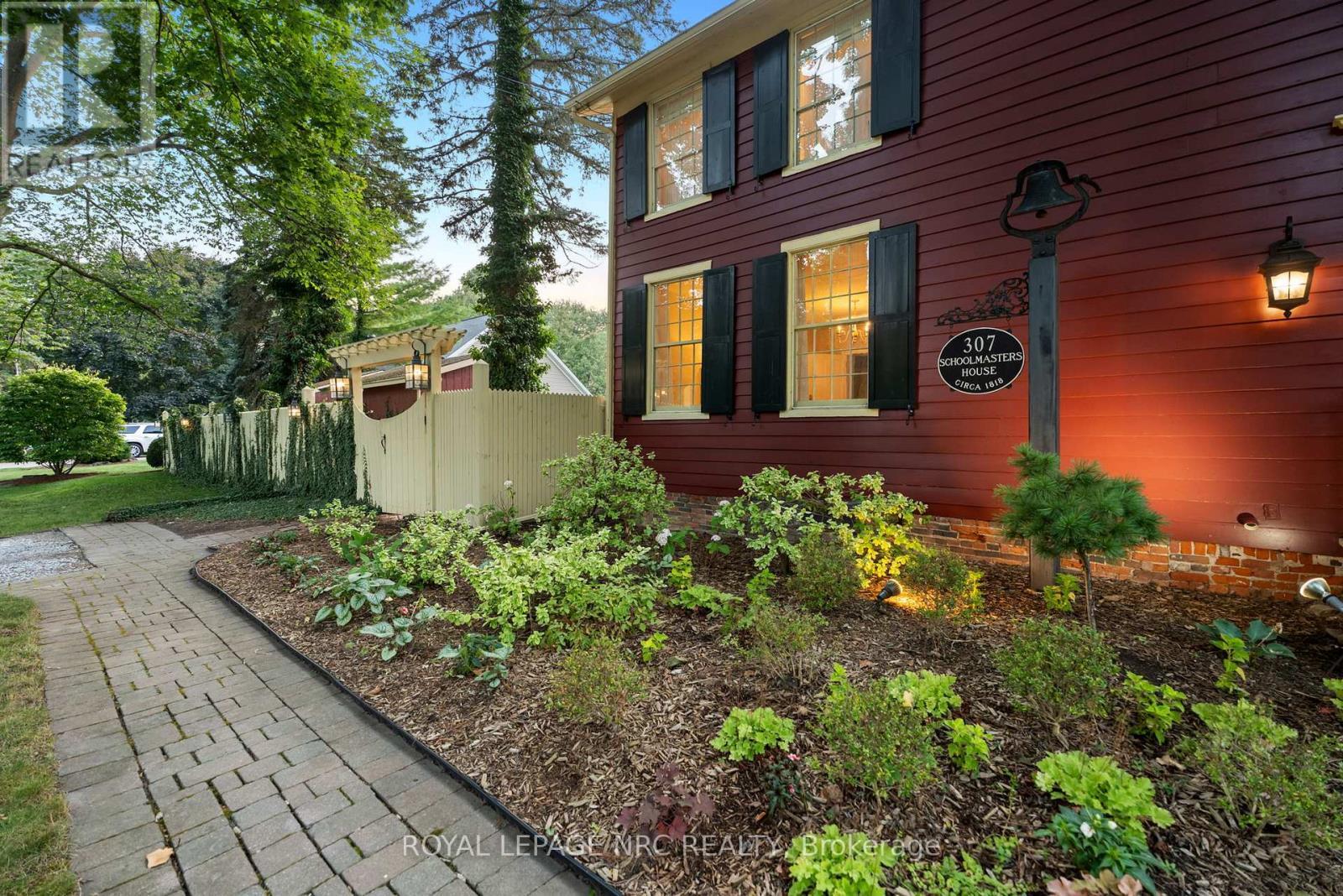 












307 MISSISSAGUA STREET

,
Niagara-on-the-Lake (Town),




Ontario
L0S1J0

