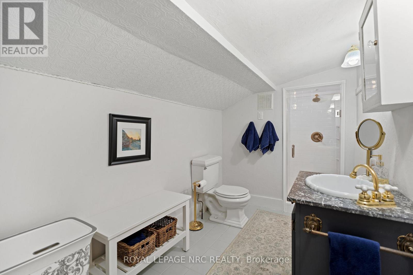 












307 MISSISSAGUA STREET

,
Niagara-on-the-Lake (Town),




Ontario
L0S1J0

