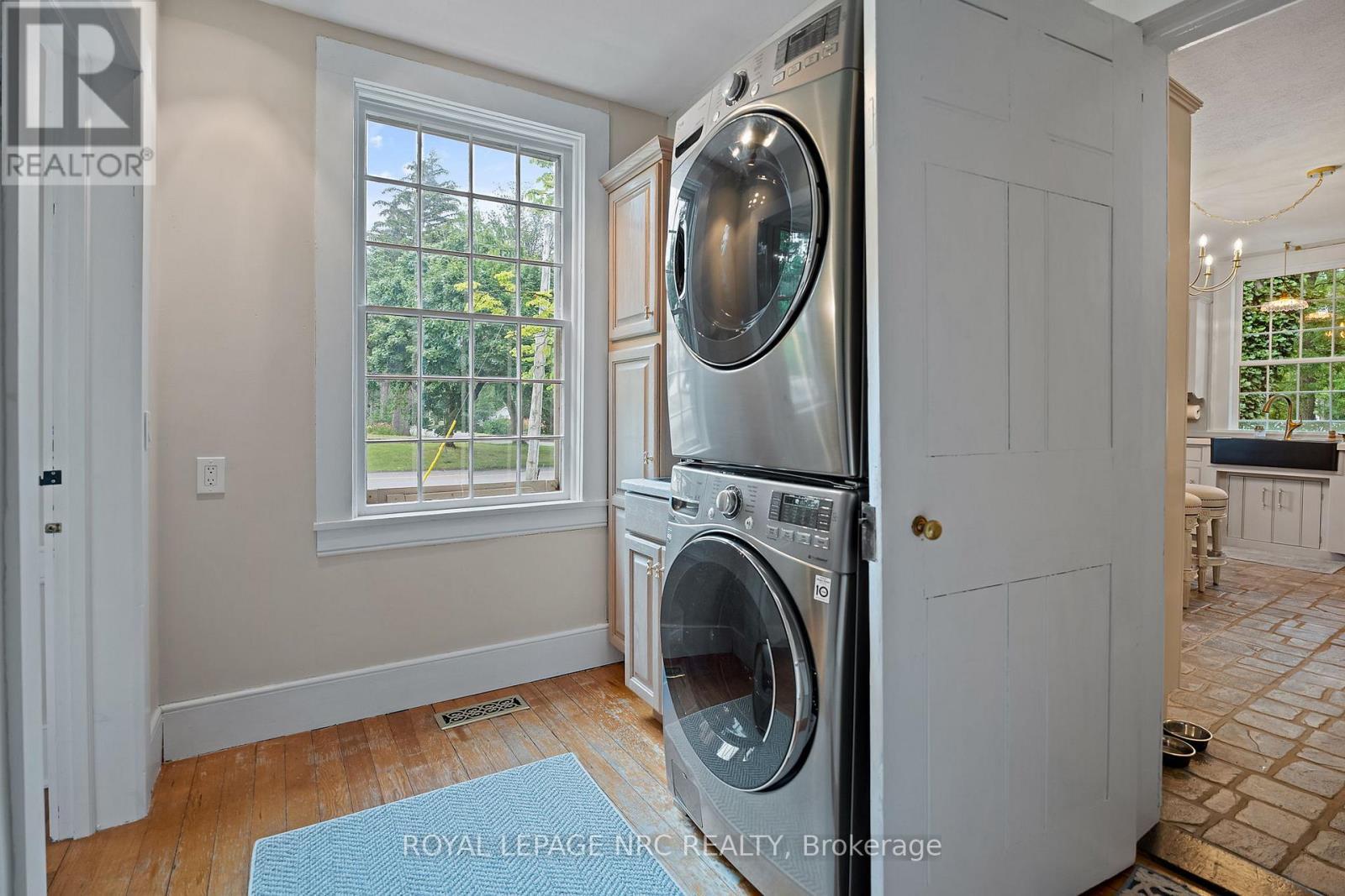 












307 MISSISSAGUA STREET

,
Niagara-on-the-Lake (Town),




Ontario
L0S1J0

