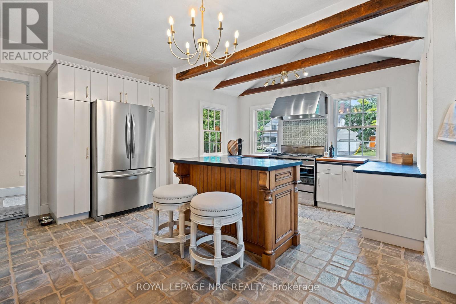 












307 MISSISSAGUA STREET

,
Niagara-on-the-Lake (Town),




Ontario
L0S1J0

