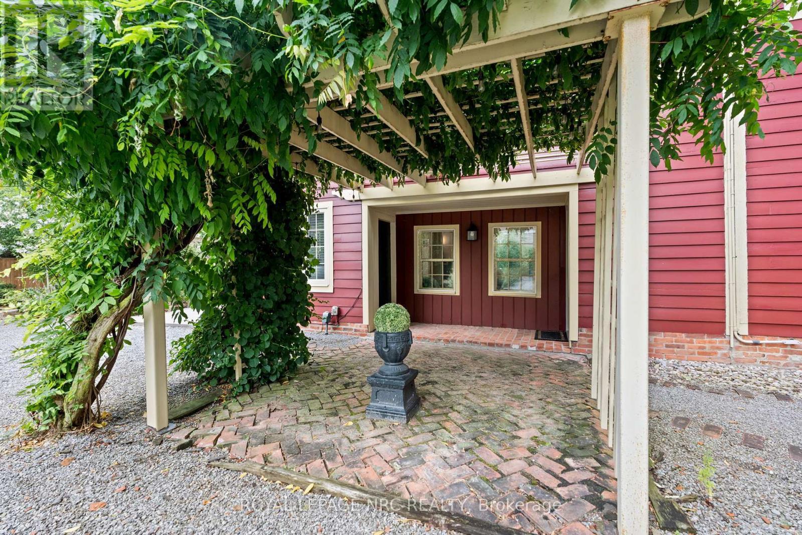 












307 MISSISSAGUA STREET

,
Niagara-on-the-Lake (Town),




Ontario
L0S1J0

