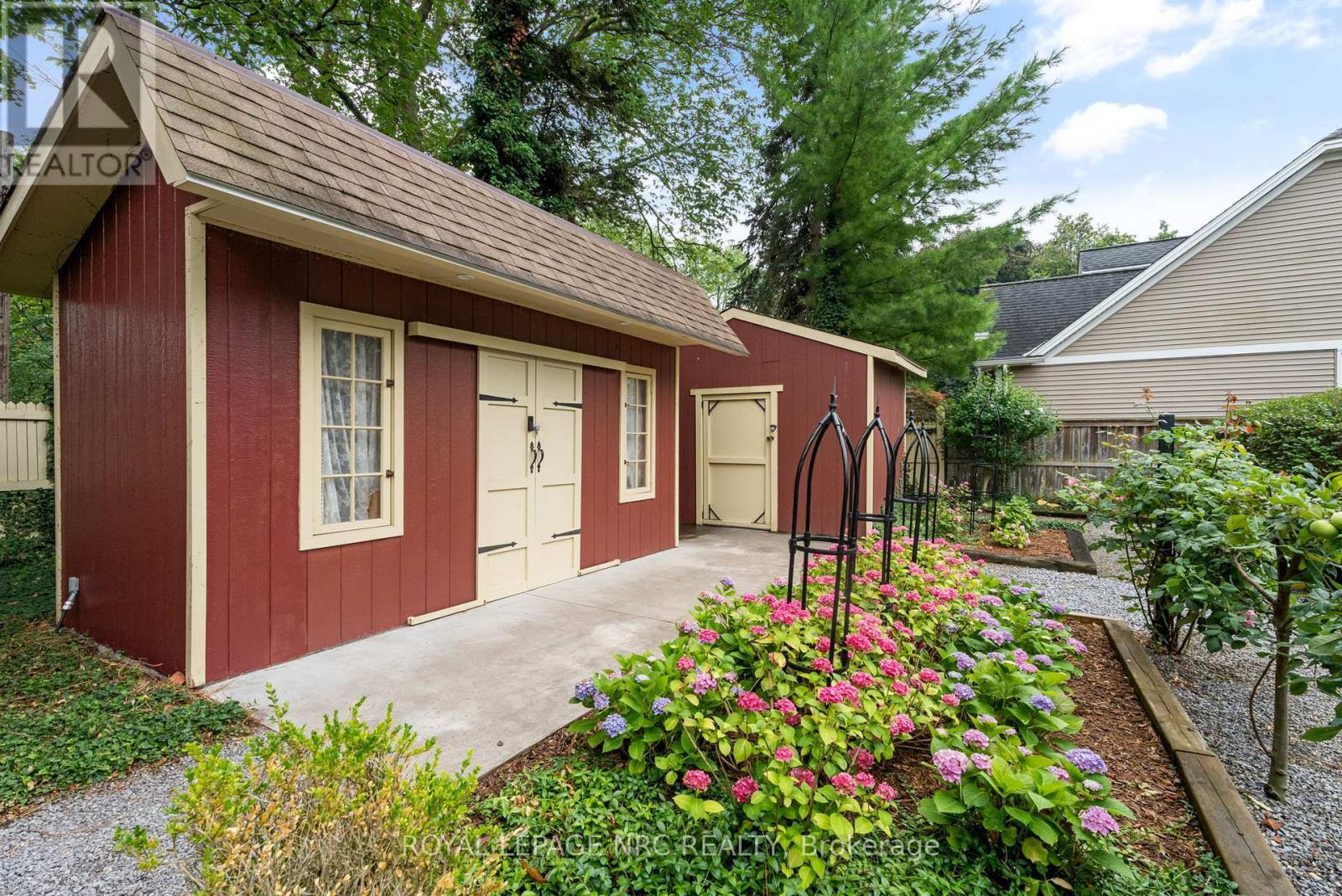 












307 MISSISSAGUA STREET

,
Niagara-on-the-Lake (Town),




Ontario
L0S1J0

