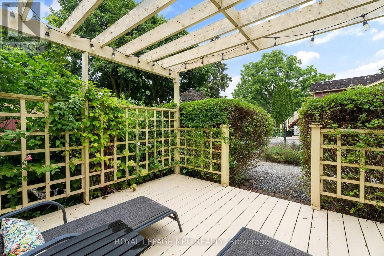 












307 MISSISSAGUA STREET

,
Niagara-on-the-Lake (Town),




Ontario
L0S1J0

