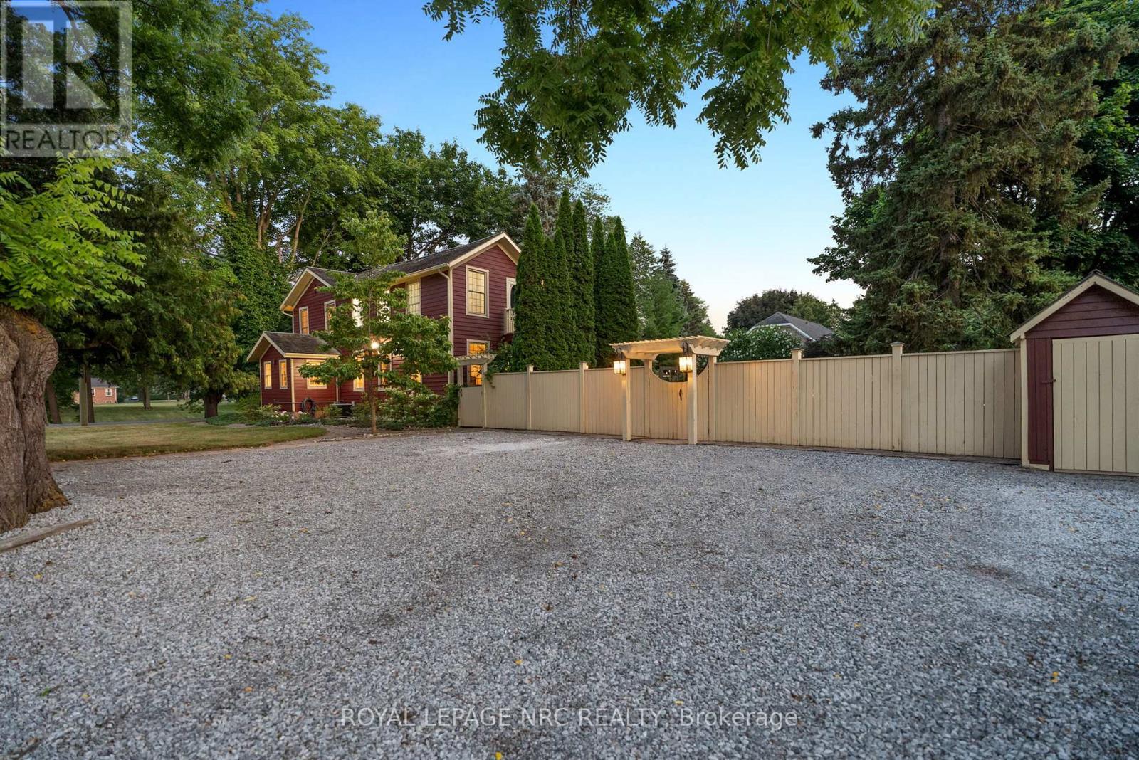 












307 MISSISSAGUA STREET

,
Niagara-on-the-Lake (Town),




Ontario
L0S1J0

