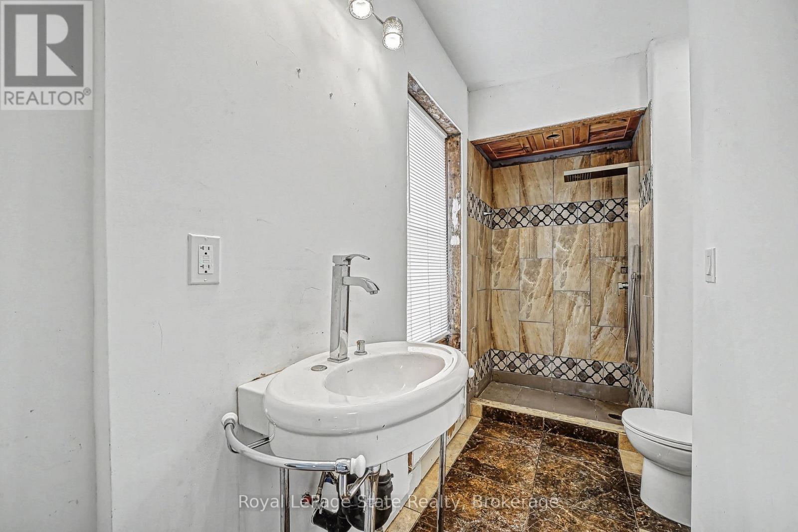 












36 RIVER STREET

,
Thorold (Port Robinson),




Ontario
L0S1K0


