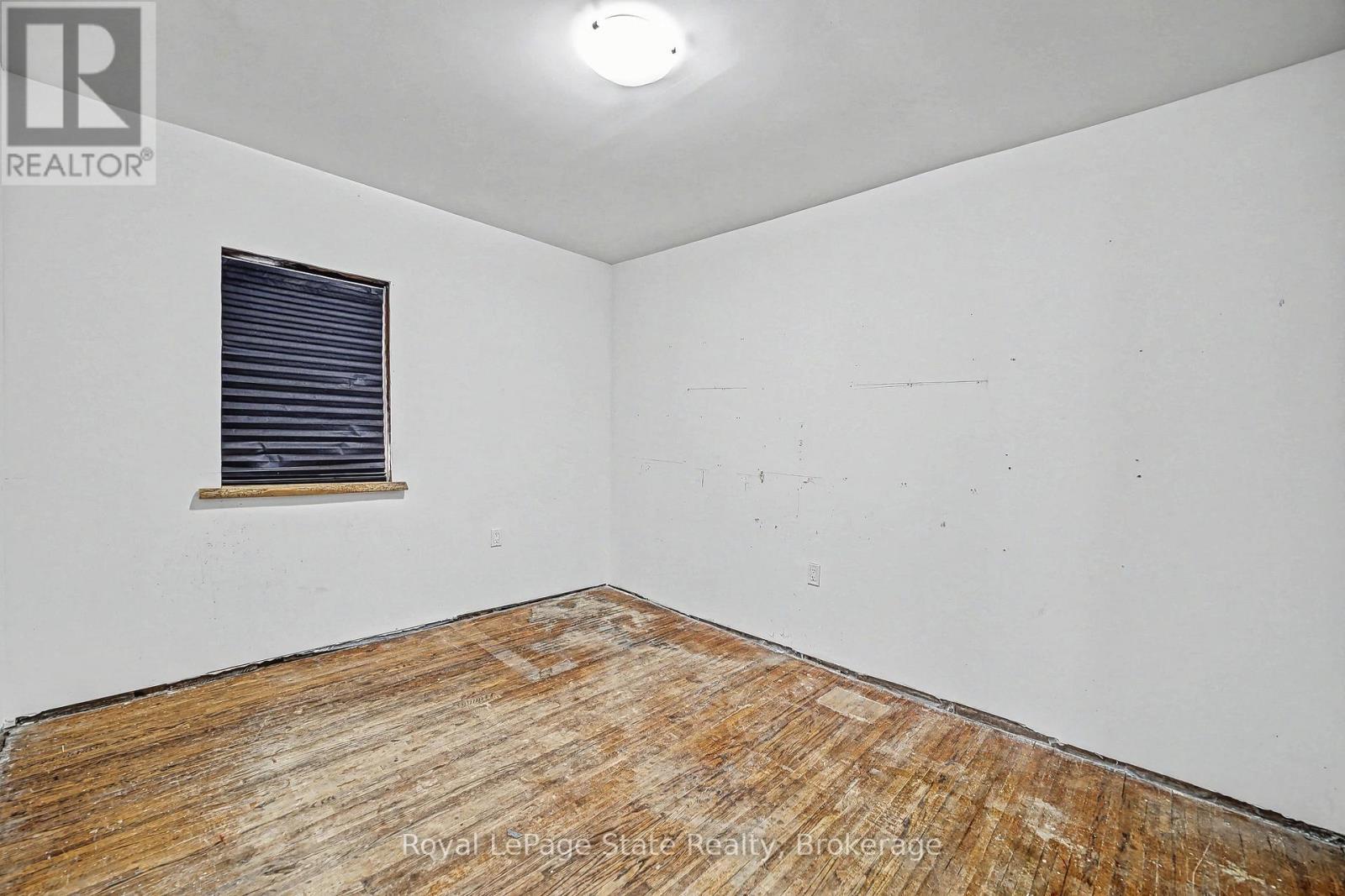 












36 RIVER STREET

,
Thorold (Port Robinson),




Ontario
L0S1K0

