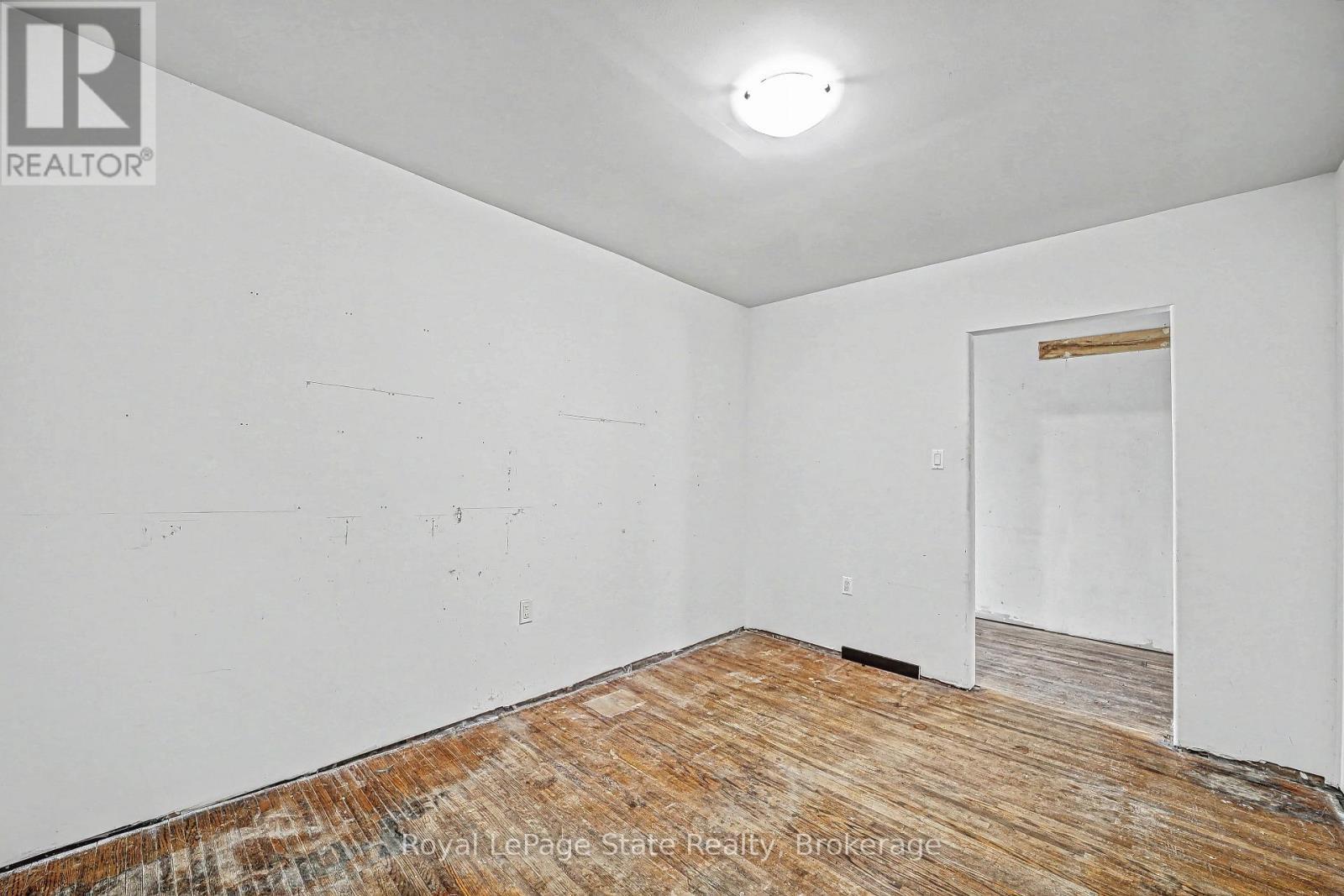 












36 RIVER STREET

,
Thorold (Port Robinson),




Ontario
L0S1K0

