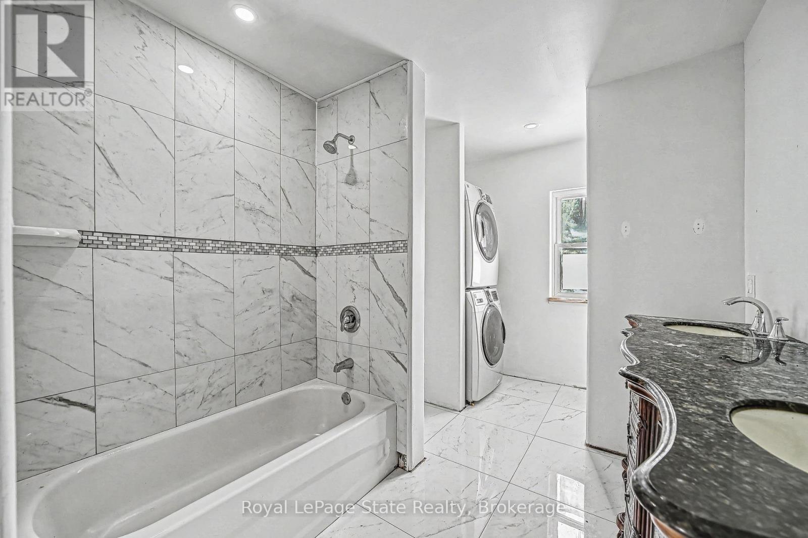 












36 RIVER STREET

,
Thorold (Port Robinson),




Ontario
L0S1K0

