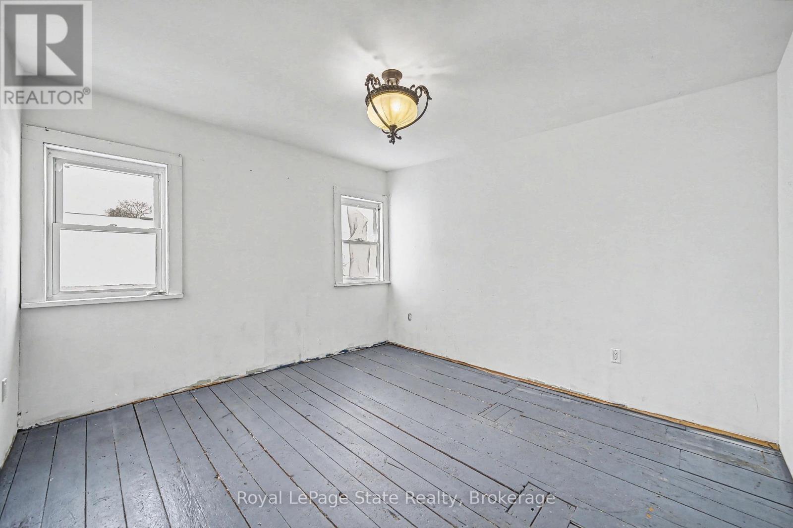 












36 RIVER STREET

,
Thorold (Port Robinson),




Ontario
L0S1K0

