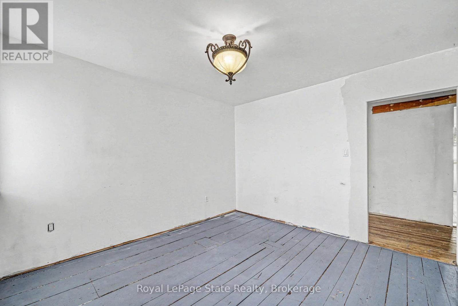 












36 RIVER STREET

,
Thorold (Port Robinson),




Ontario
L0S1K0

