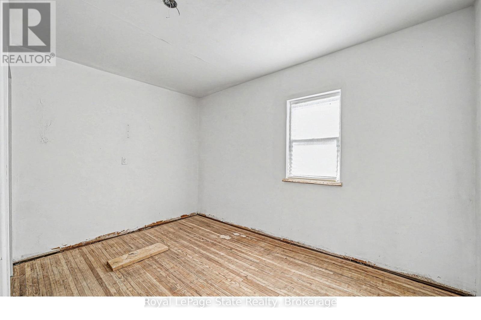 












36 RIVER STREET

,
Thorold (Port Robinson),




Ontario
L0S1K0

