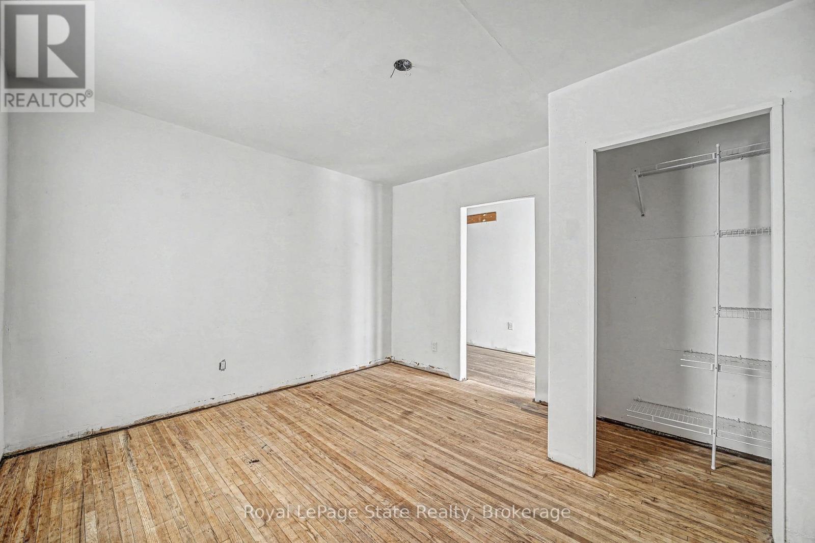 












36 RIVER STREET

,
Thorold (Port Robinson),




Ontario
L0S1K0

