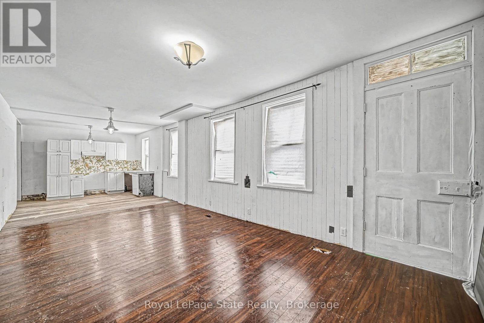 












36 RIVER STREET

,
Thorold (Port Robinson),




Ontario
L0S1K0

