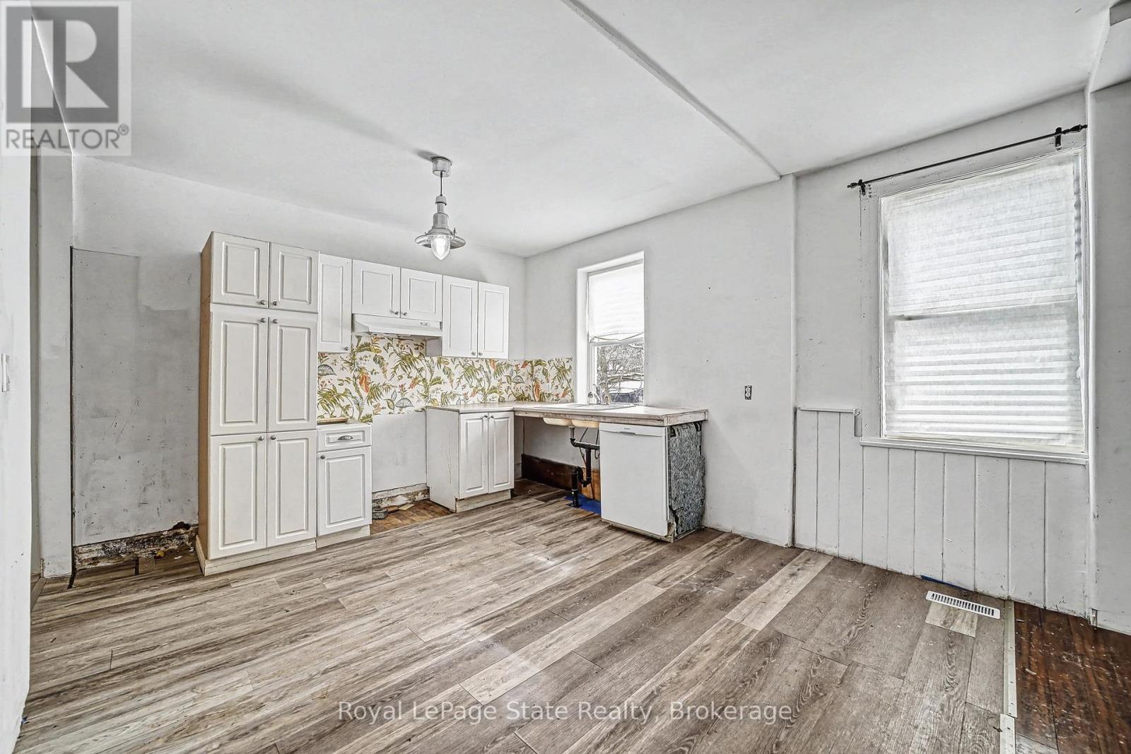 












36 RIVER STREET

,
Thorold (Port Robinson),




Ontario
L0S1K0

