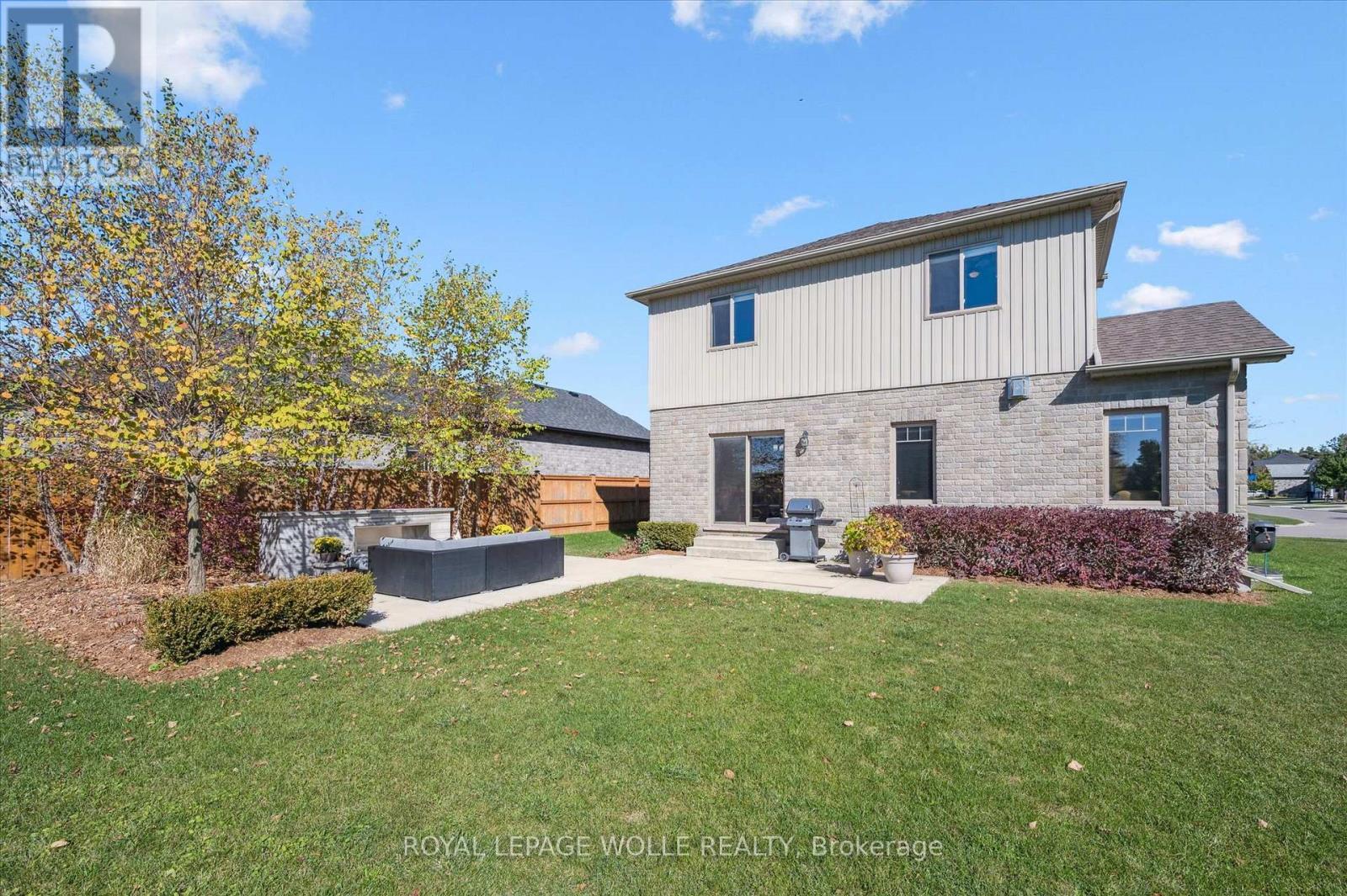 












8 GRIFFITH COURT

,
North Perth,




Ontario
N4W0G1

