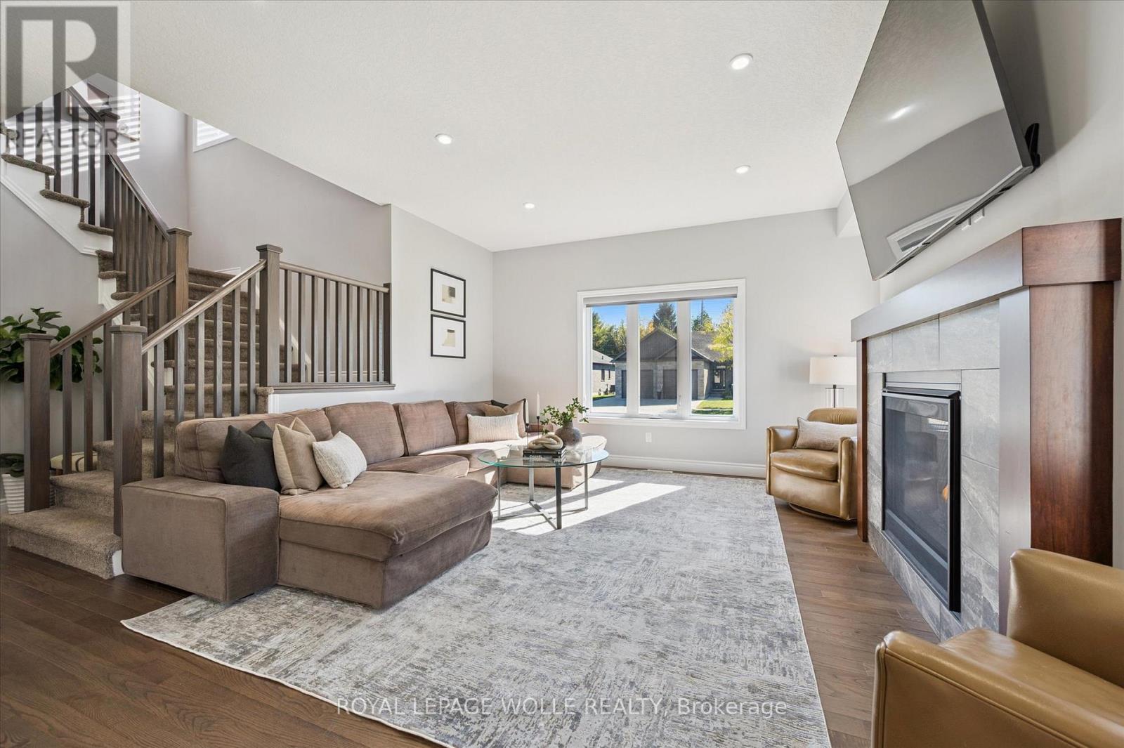 












8 GRIFFITH COURT

,
North Perth,




Ontario
N4W0G1

