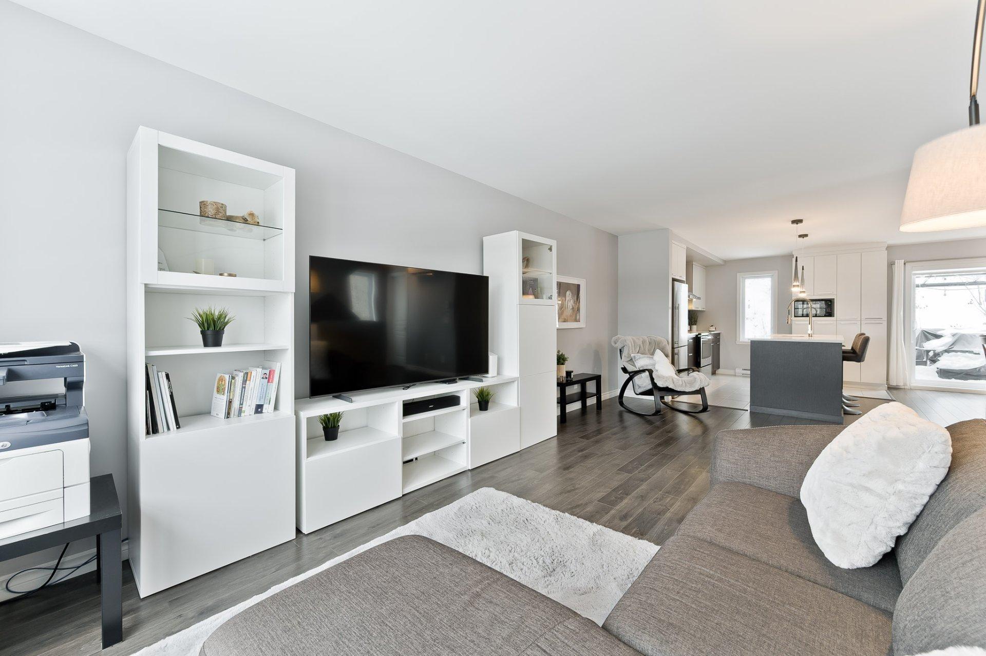 









1956


Rue du Chèvrefeuille

,
Sherbrooke (Fleurimont),




QC
J1E0J5

