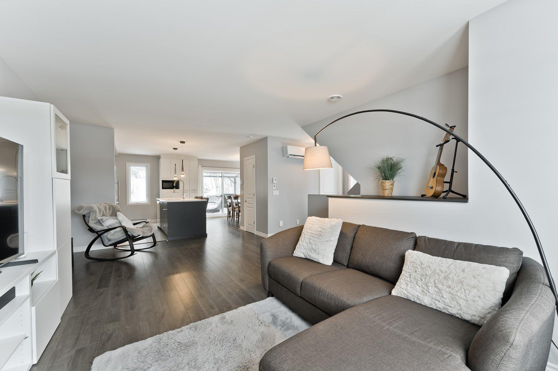 









1956


Rue du Chèvrefeuille

,
Sherbrooke (Fleurimont),




QC
J1E0J5

